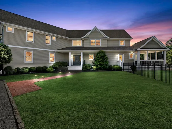 5 Woodcock Ln, Remsenburg, NY 11960