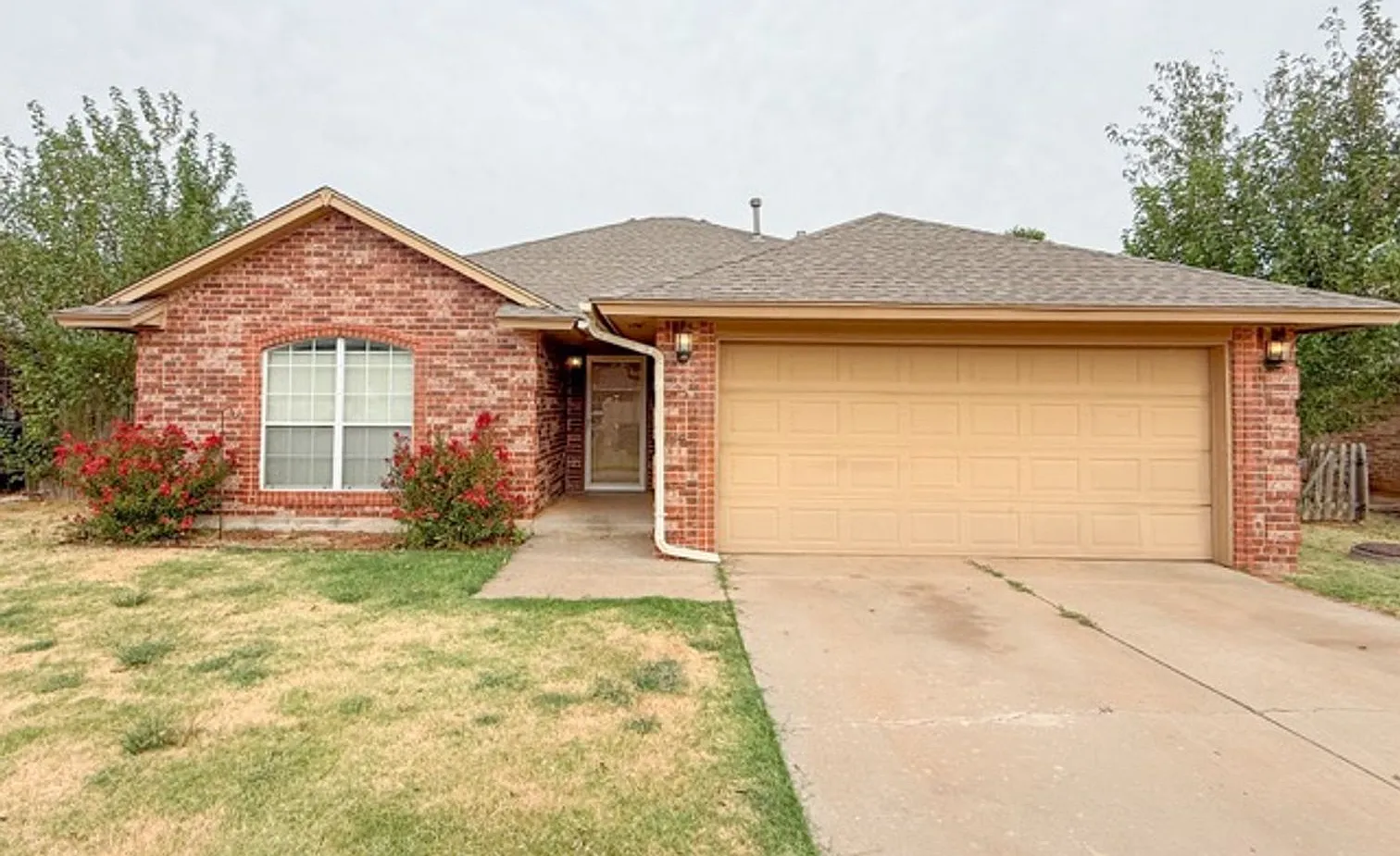 Beautiful Home in a Great Edmond Location! — Photo 1
