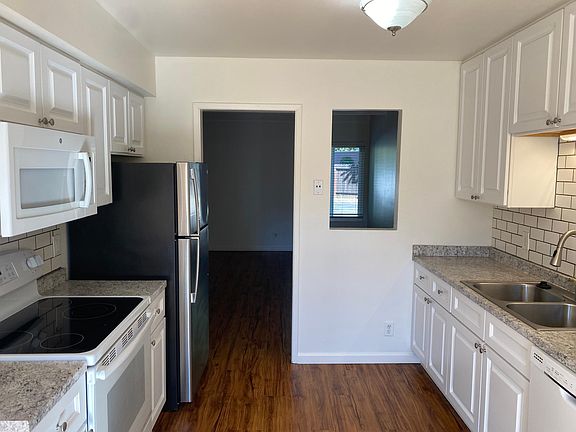 4th image of 980 El Camino Ave #E