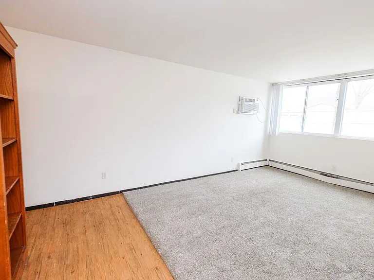 Lake Street Manor — Photo 40