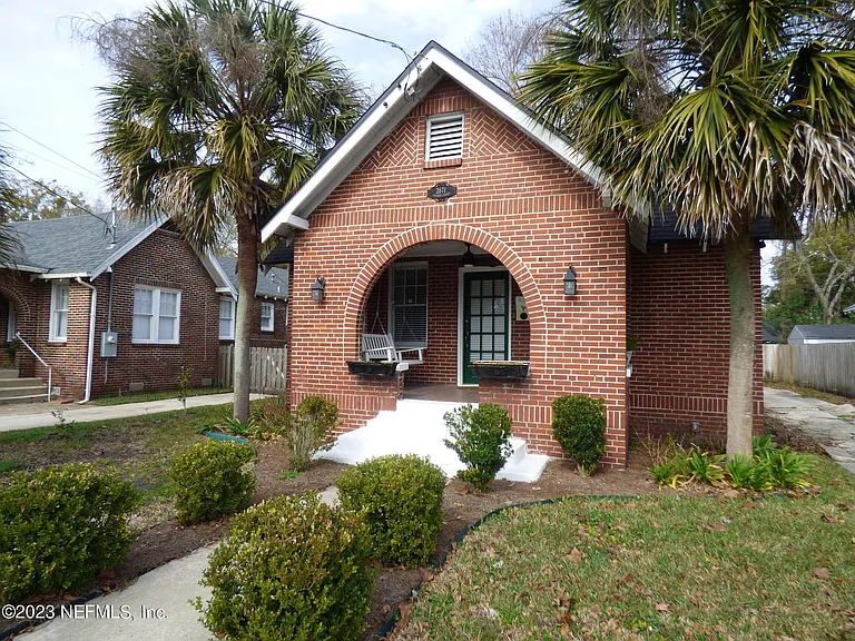 2671 College St — Photo 2