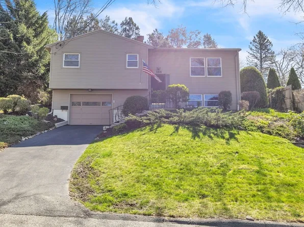 166 Michigan Ave, Holyoke, MA 01040