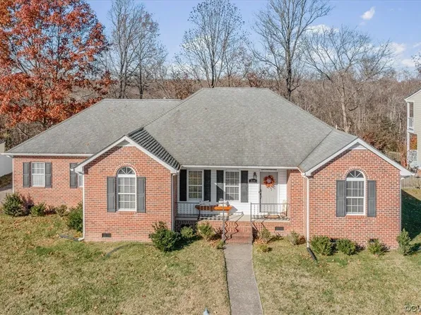 224 Bear Chase Ct, Colonial Heights, VA 23834