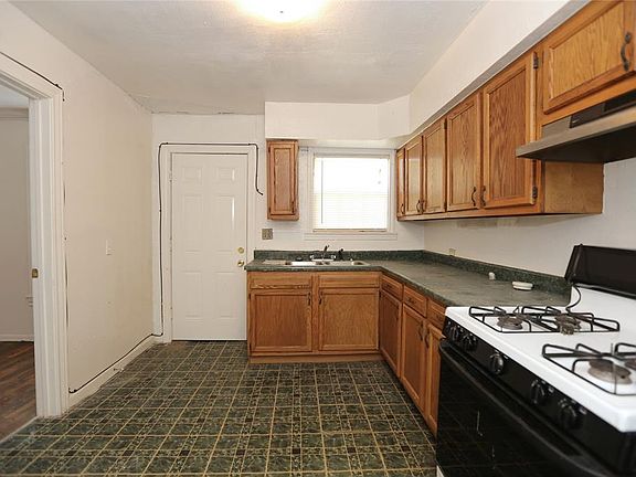 5th image of 3813 Wentworth St