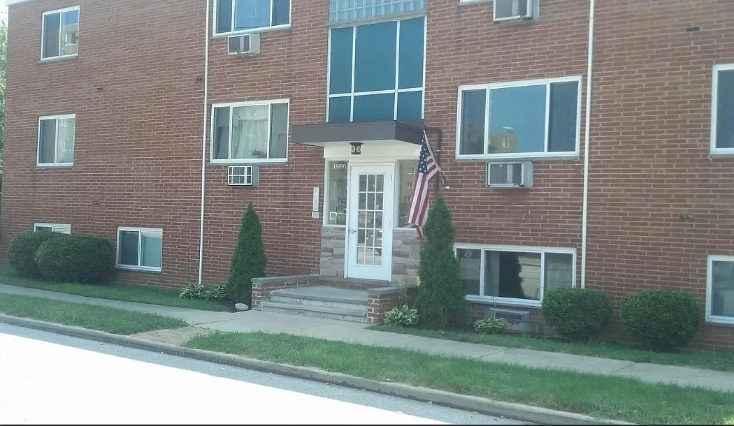 2 bed, $1,100 — Photo 1