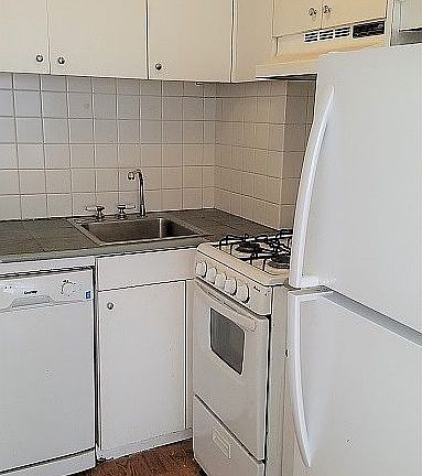 3rd image of 245 E 35th St APT 7D