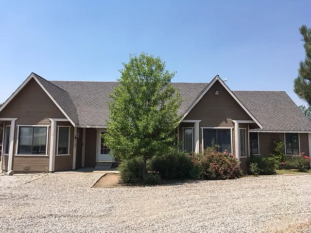 2105 Lakeshore Dr photo 1