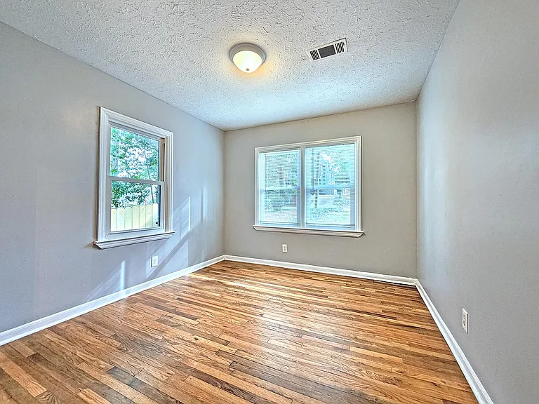 448 E Pharr Rd — Photo 10