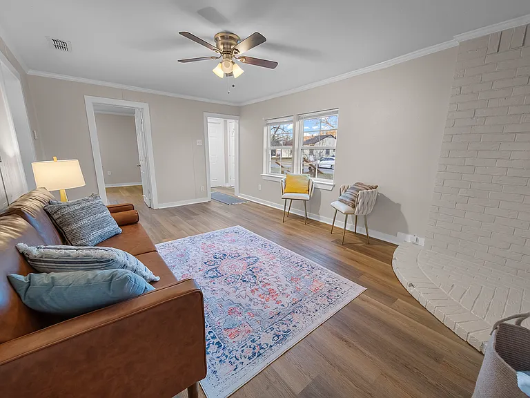 510 Hogg St — Photo 3