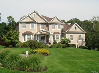 104 Denniston Dr, New Windsor, NY 12553