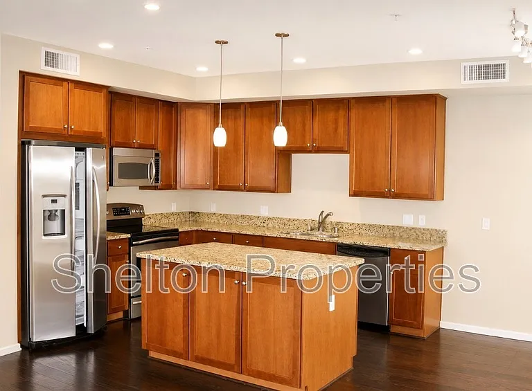 525 W Lakeside Dr #108 — Photo 1