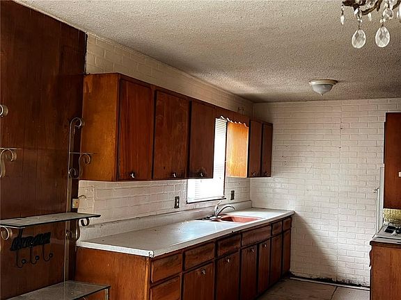 4th image of 3445 E 54th St