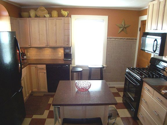 All new kitchen, appliances stay