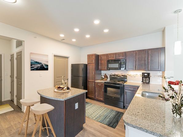 1200 Belfast Dr #811