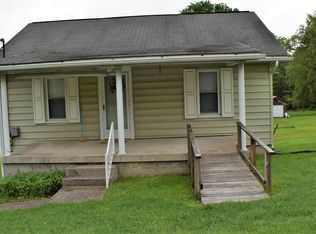 2217 Flat Top Rd, Ghent, WV 25843