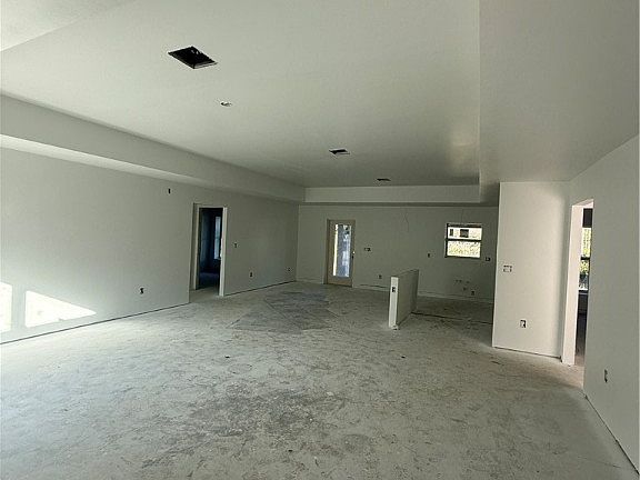 4th image of 902 Clark Ave