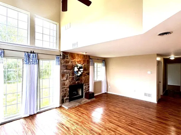 120 Wheatsheaf Ln, Telford, PA 18969