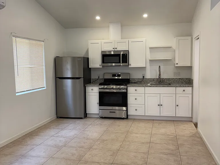 1279 Peach Grove Ln — Photo 6