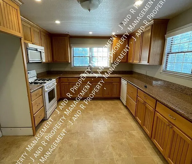13589 River Rd — Photo 6