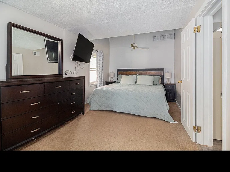 6081 Nightingale St — Photo 4