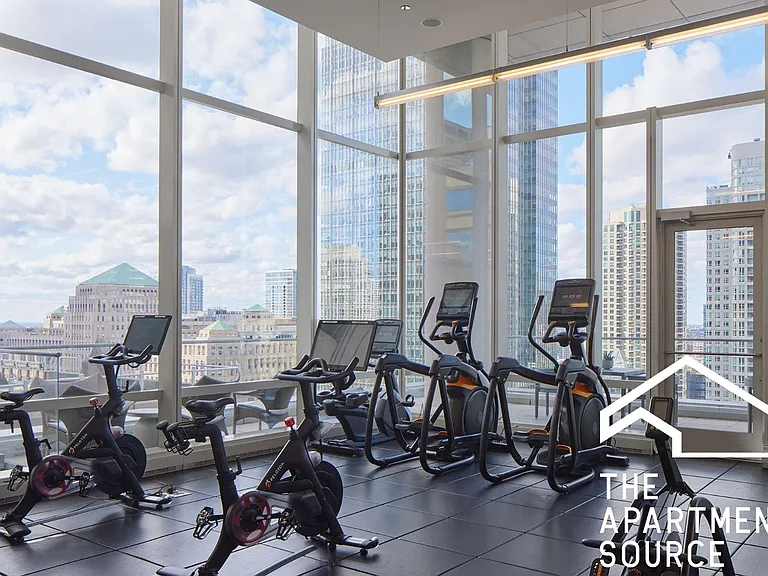 111 W Upper Wacker Dr #STUDIO — Photo 38