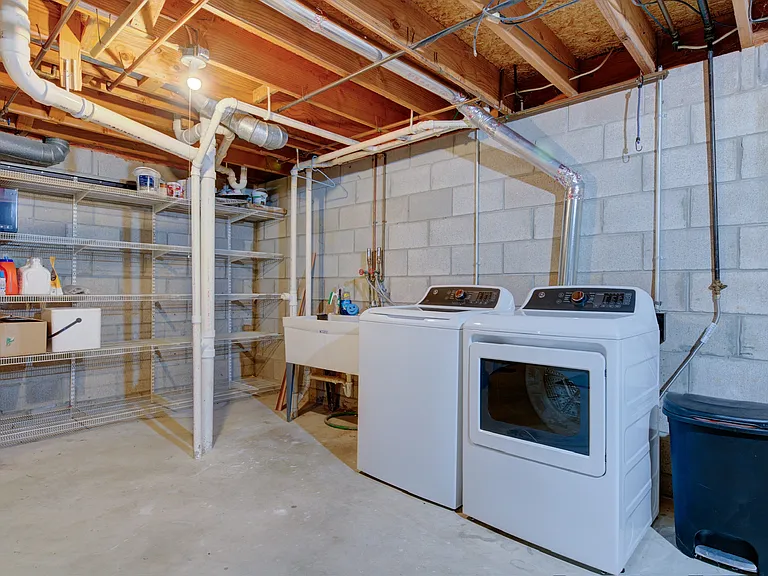 S79W17090 Pamela Ct — Photo 39