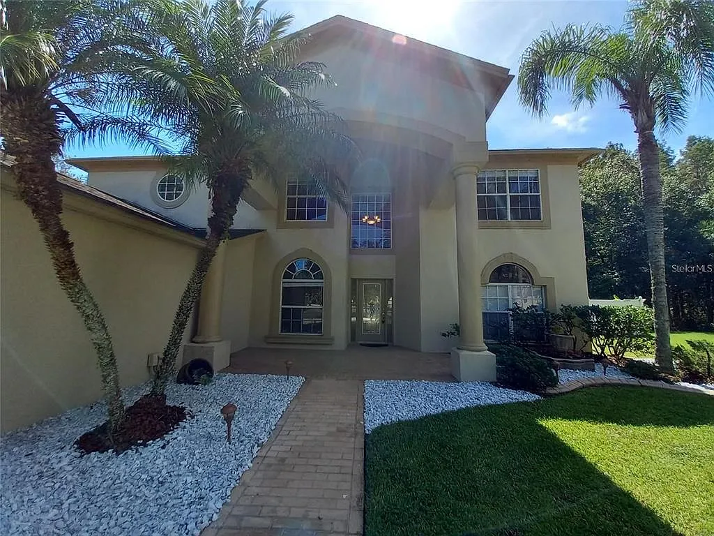6 bed, 3.0 bath, 3361 sqft, $3,800 — Photo 2
