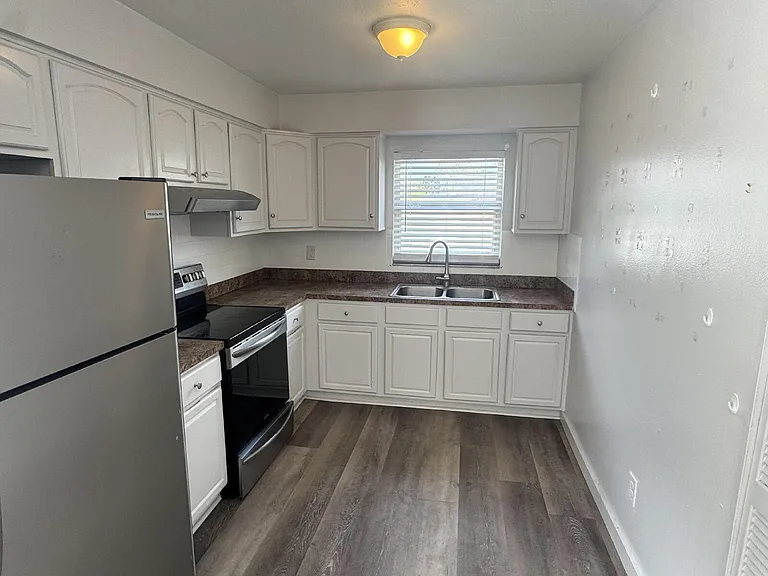 1711 W Carmen St #B — Photo 5