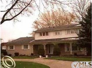 28232 Bell Rd, Southfield, MI 48034