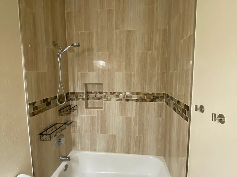 Tiled guest shower with tub