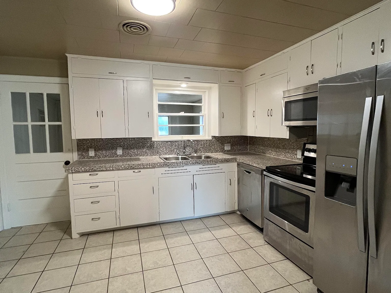 3 bed, 1630 sqft, $1,400 — Photo 4