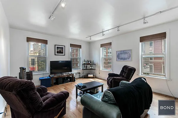 Rented by Bond New York | media 39