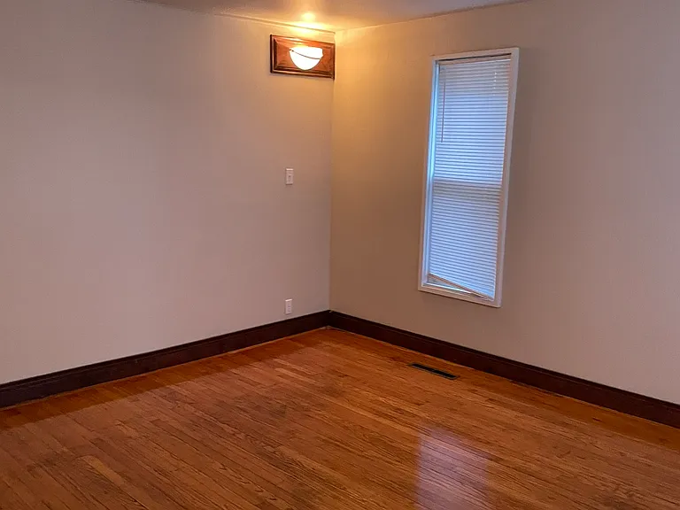 1003 Newton Ct — Photo 7