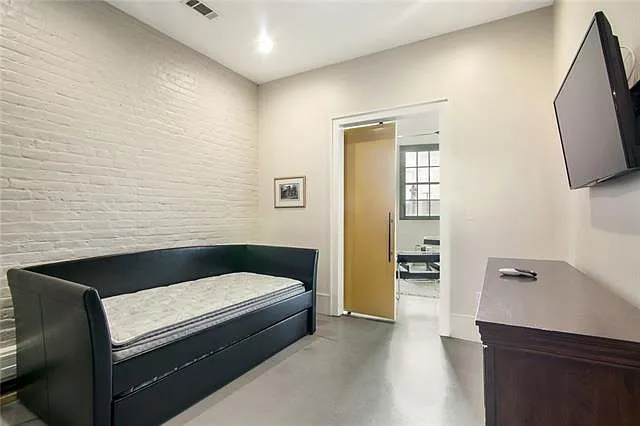 207 N Peters St #5 — Photo 10