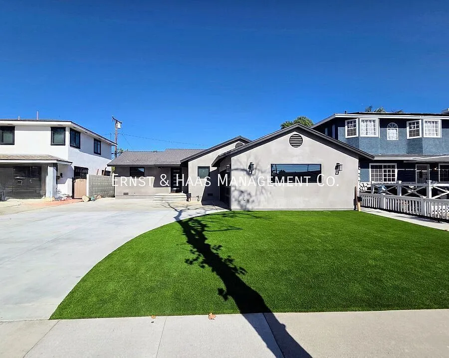 Stunning Fully Remodeled 3-Bedroom Los Altos Home with Two-Car Garage — Photo 2