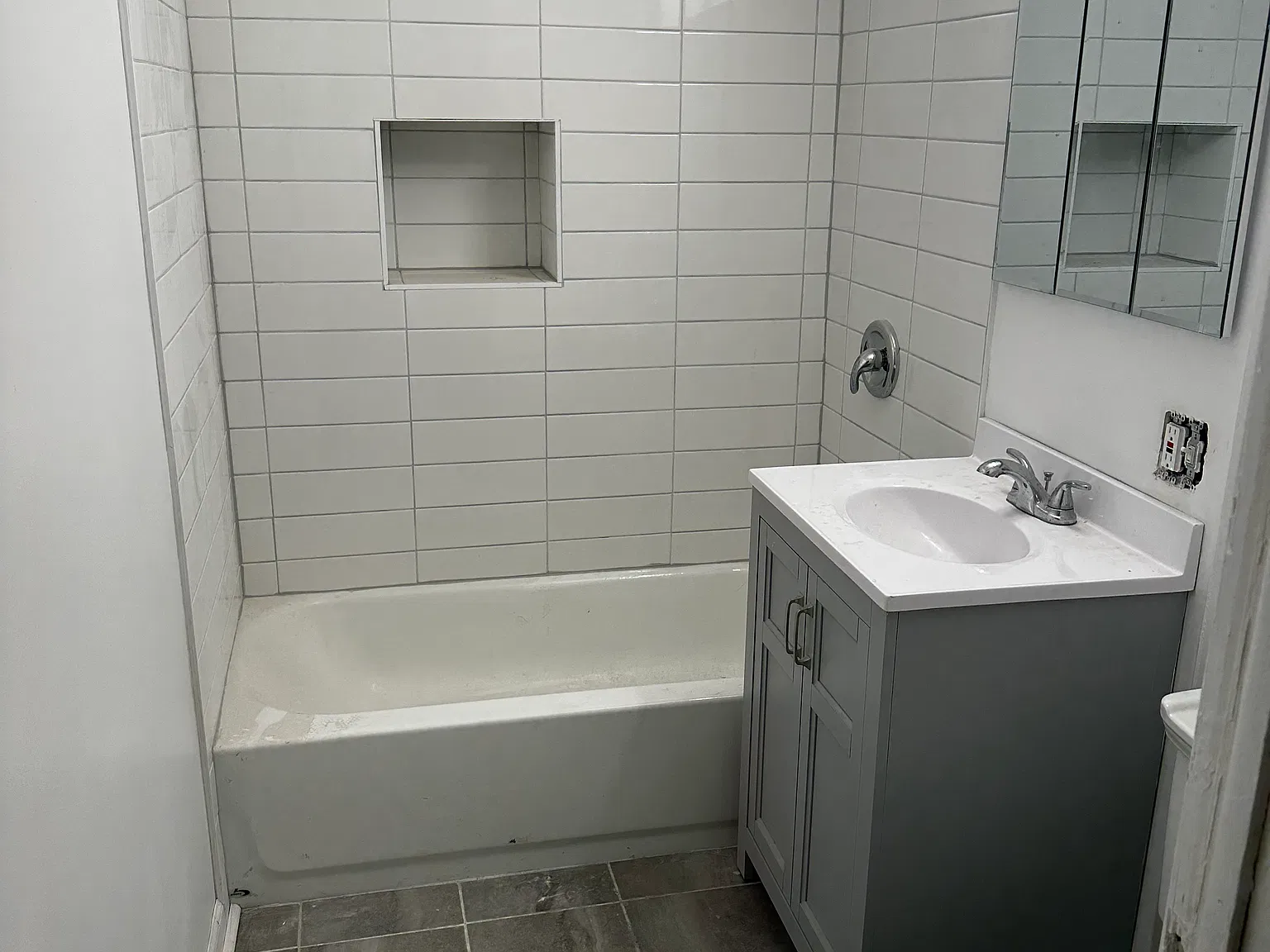 2 bed, 700 sqft, $1,050 — Photo 3