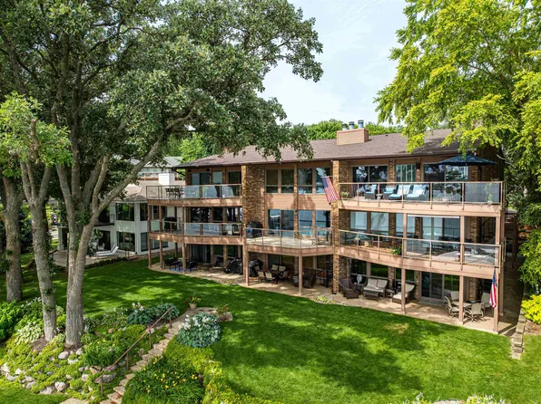 16978 S Inner Ln Unit 8, Spirit Lake, IA 51360