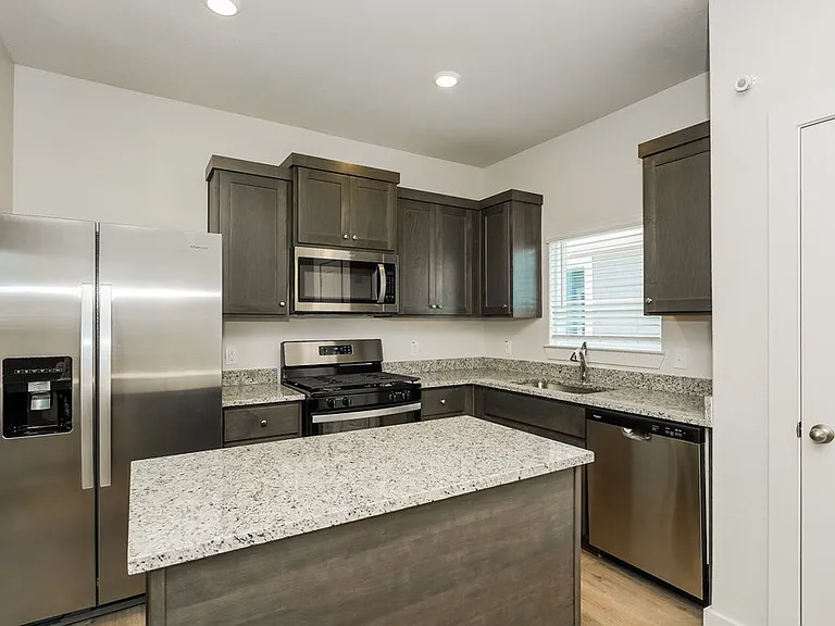 1308 Tilton Dr — Photo 7