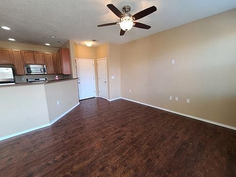 4th image of 601 Menaul Blvd NE Unit 302