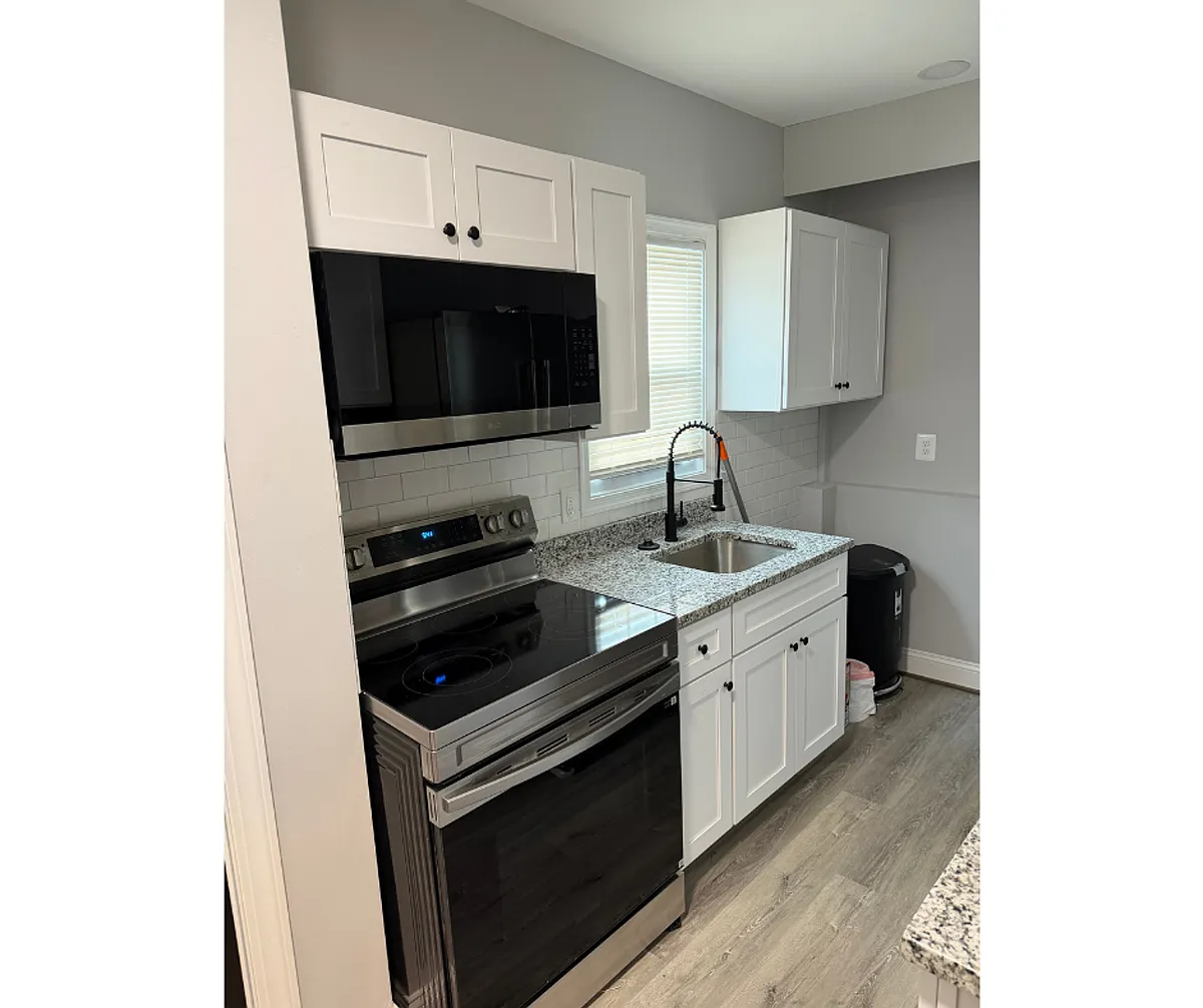 Building Photo - 716 E 23rd St #2B