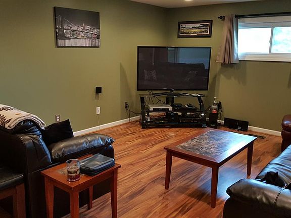 5th image of 10049 Wildwood Dr