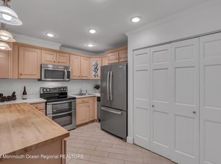 62 Manchester Ct, Red Bank, NJ 07701