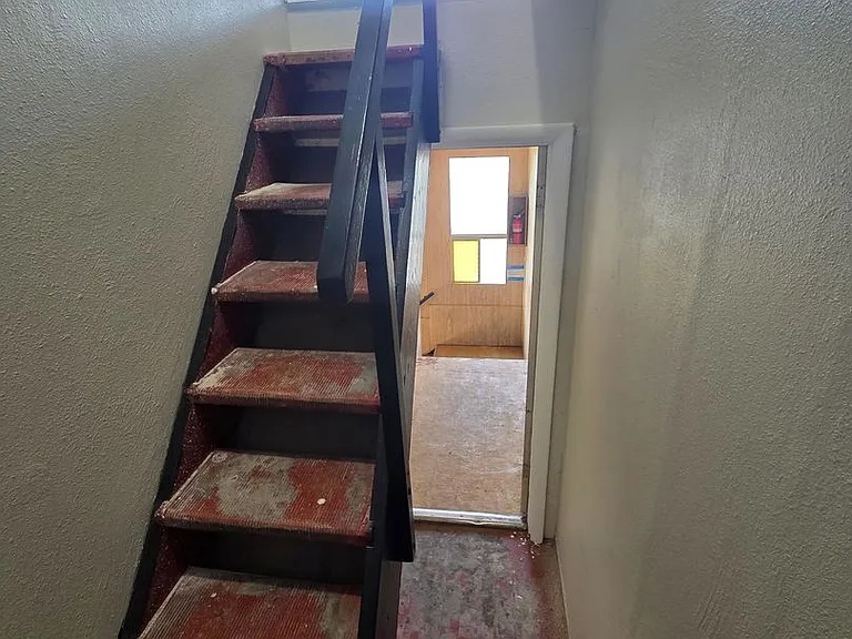 330 Roosevelt Ave — Photo 20