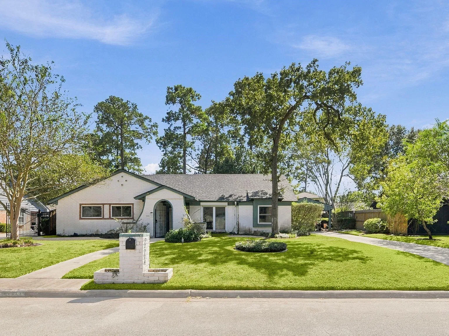 3 bed, 2.0 bath, 2470 sqft, $2,000 — Photo 3
