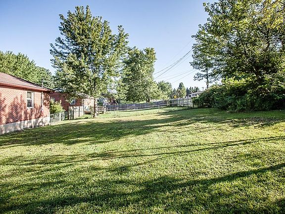 4th image of 111 Springside Ct