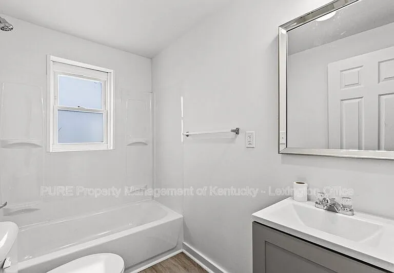 725 E College St #725 E COLLEGE STREET — Photo 4