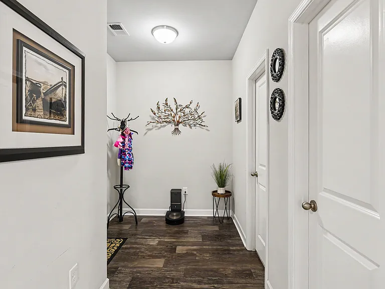 403 Eva St — Photo 9