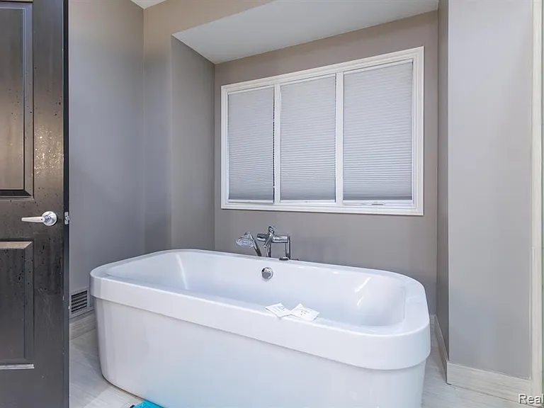 1265 Old Colony Ln — Photo 17