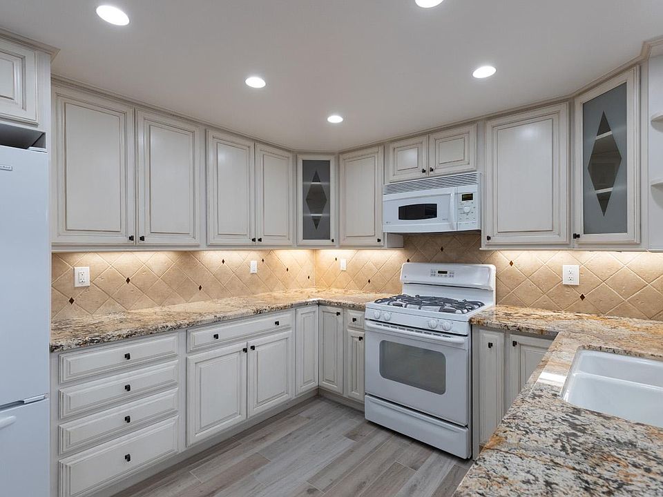 1st image of 13 Beechwood