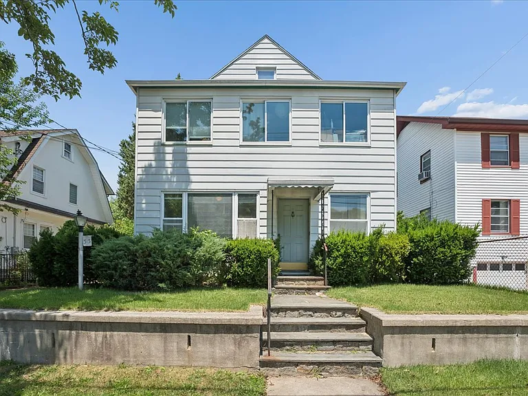 31 Armourvilla Ave — Photo 1